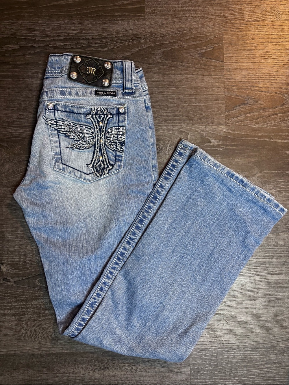 Miss Me Jeans Size 29 Light Wash Low Rise Bootcut Cross Wings Rhinestone Pockets